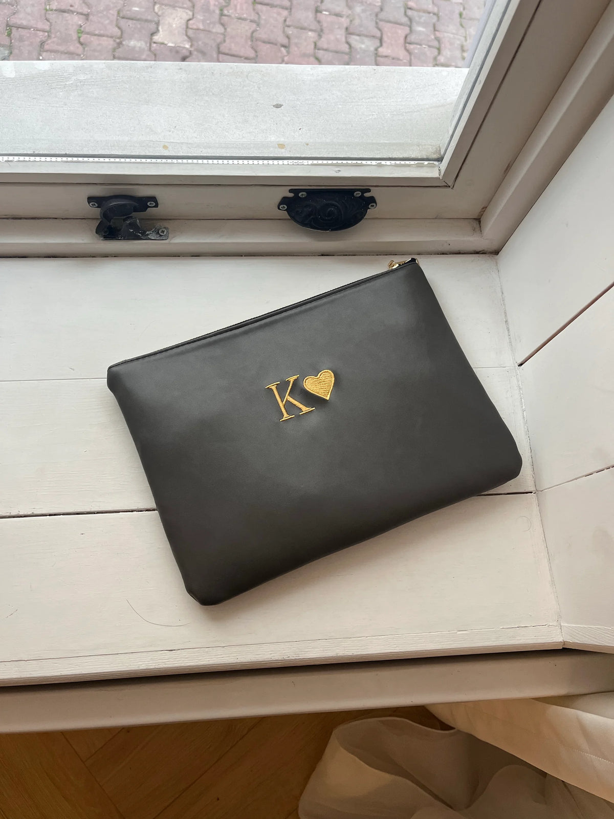 DELİNÂ - NAKIŞ İŞLEMELİ GERÇEK DERİ CLUTCH ÇANTA